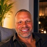 Bellen met online paragnoste Dennis